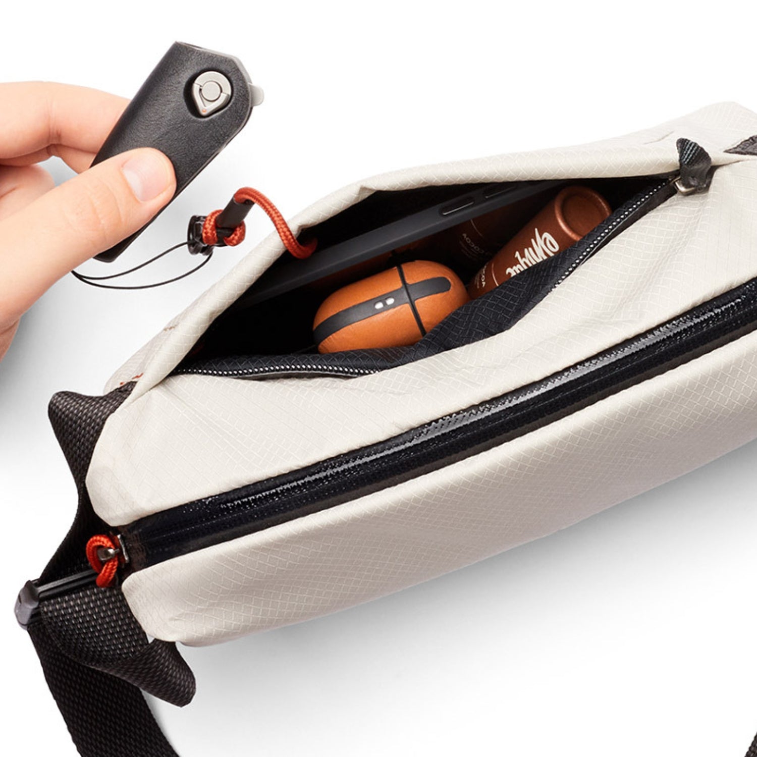 Bellroy Lite Sling Mini in Chalk – Getoutside Shoes