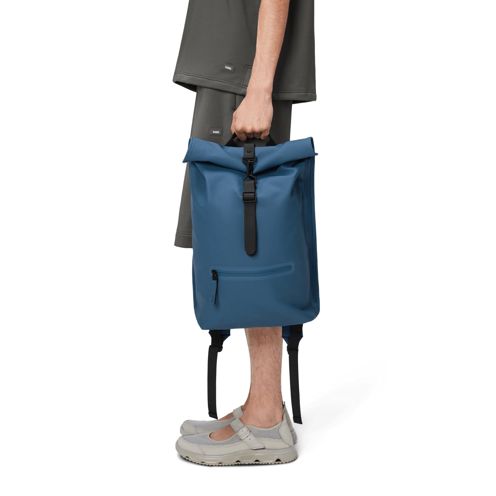 Rains Rolltop Rucksack in Pulse