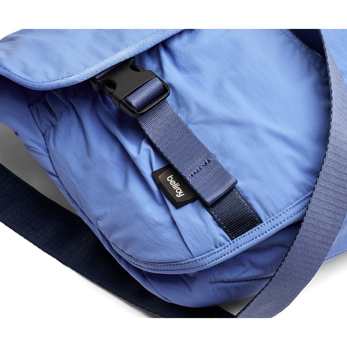 Bellroy Cinch Messenger in Denim Blue