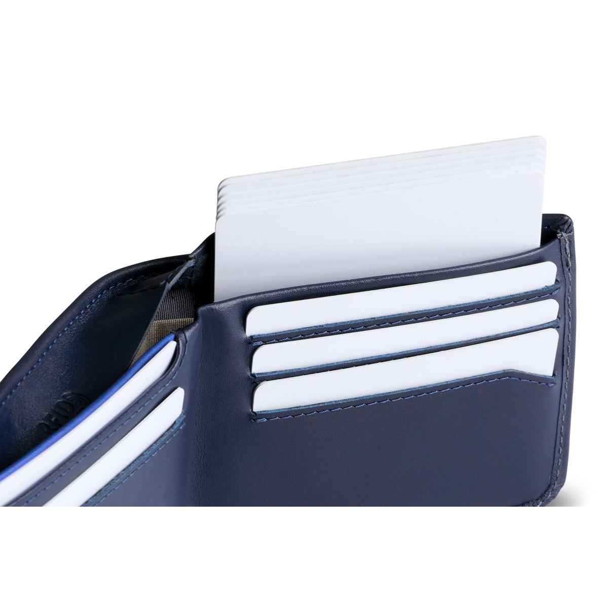 Bellroy Hide &amp; Seek Lo in Navy