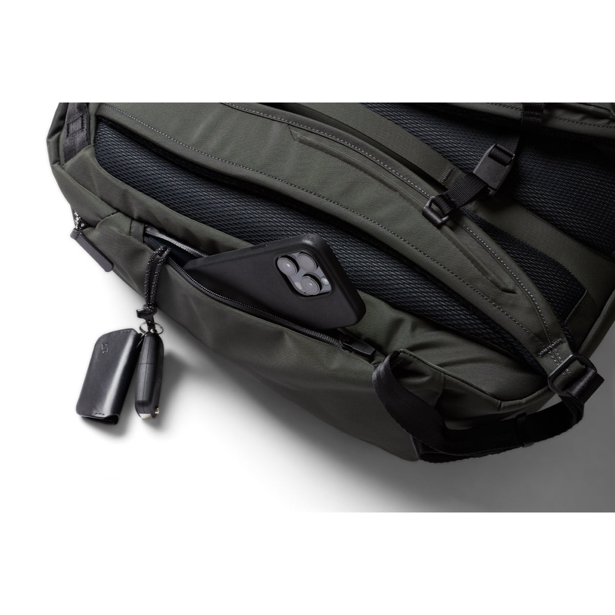 Bellroy Transit Workpack Pro 22L in Olive