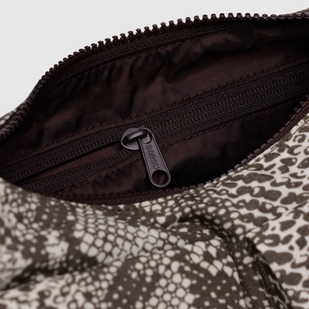 Baggu Cargo Shoulder Bag in Snakeskin