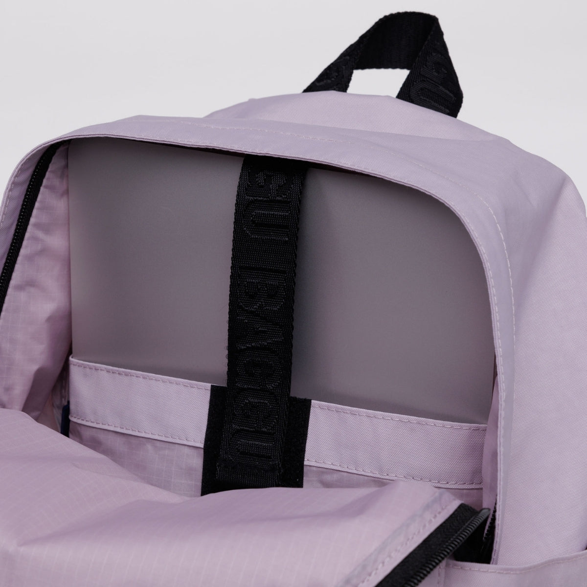 Baggu Medium Nylon Backpack in Dusty Pink