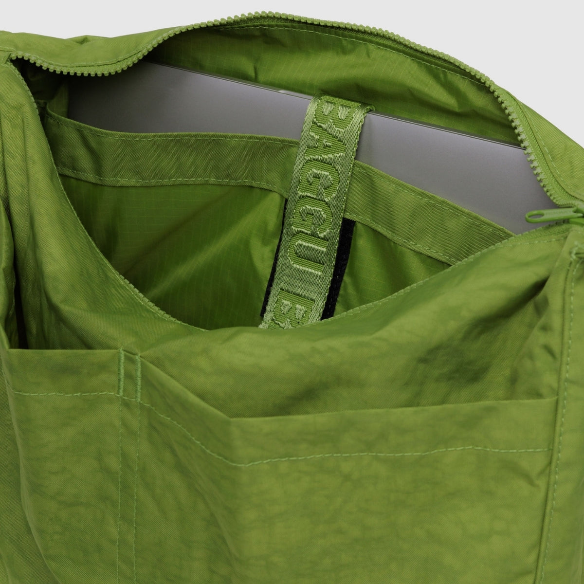 Baggu Nylon Messenger Bag in Green Juice