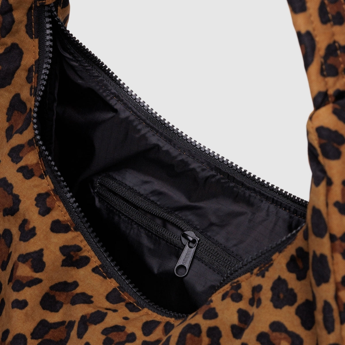 Baggu Nylon Shoulder Bag in Leopard