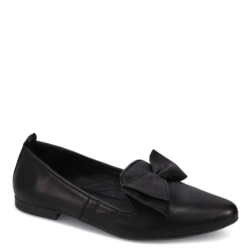 Bueno Women&#39;s Ilyanna Flat in Black Leather