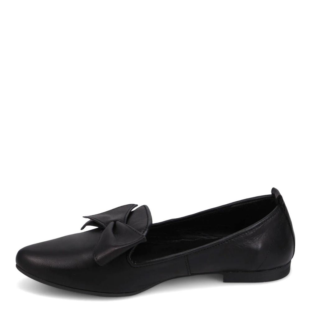 Bueno Women&#39;s Ilyanna Flat in Black Leather