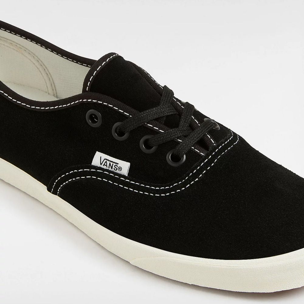 Vans Authentic Lo Pro in Black/White